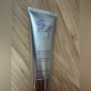 MONAT Blowout cream